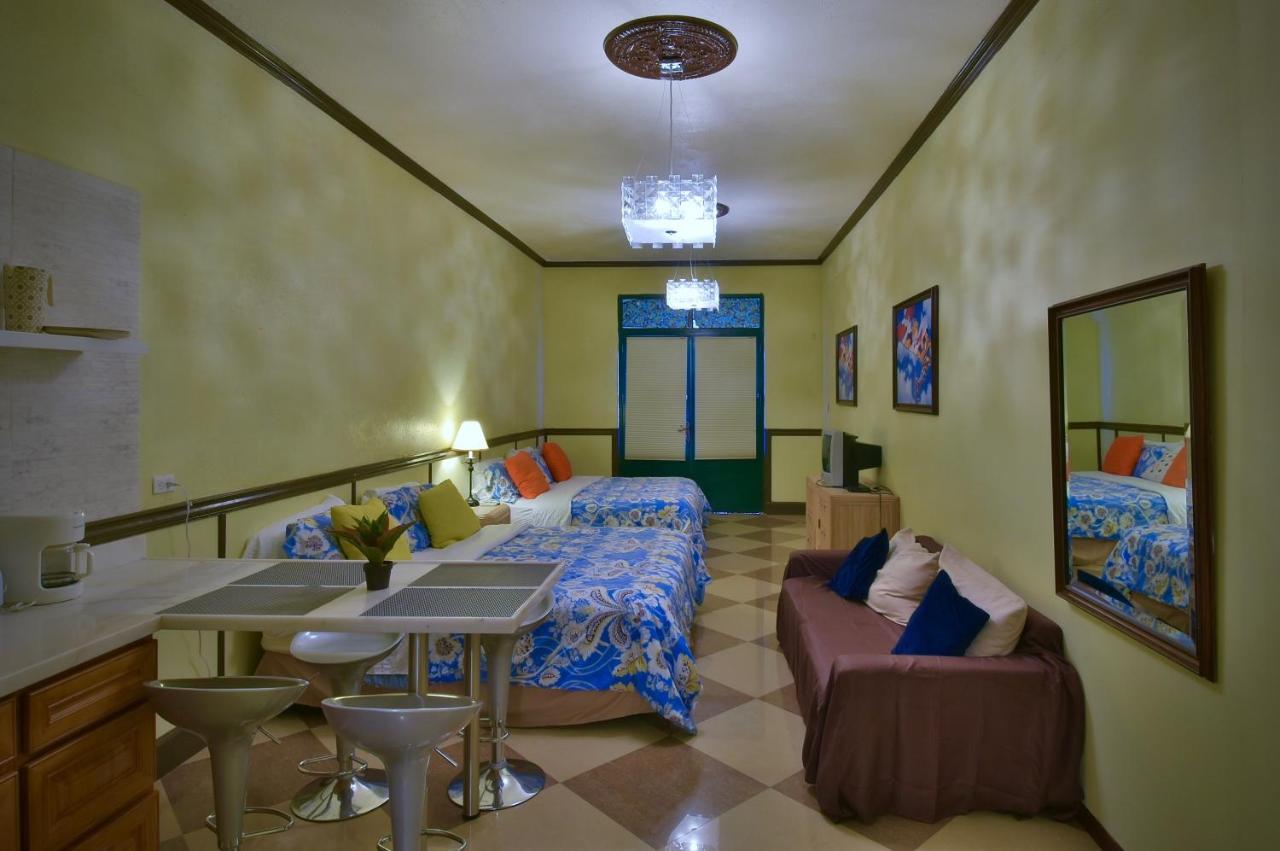 Pista Q Hostel And Apartments Ораньєстад Екстер'єр фото